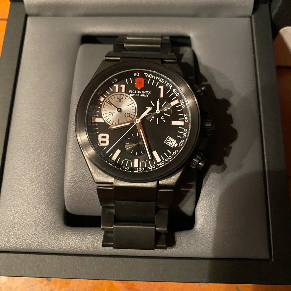VICTORINOX CONVOY CHRONOGRAPH TITANIUM QUARTZ-NEW!